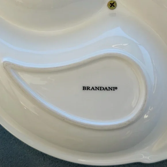 Brandani Porcelain Round Divided Serving Dish with a Bamboo Handle - Picture 8 of 8